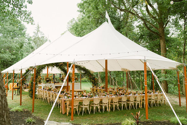 A cleveland wedding planner set up a head table in the grass