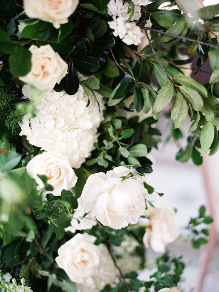 wedding-hydrangea-and-roses